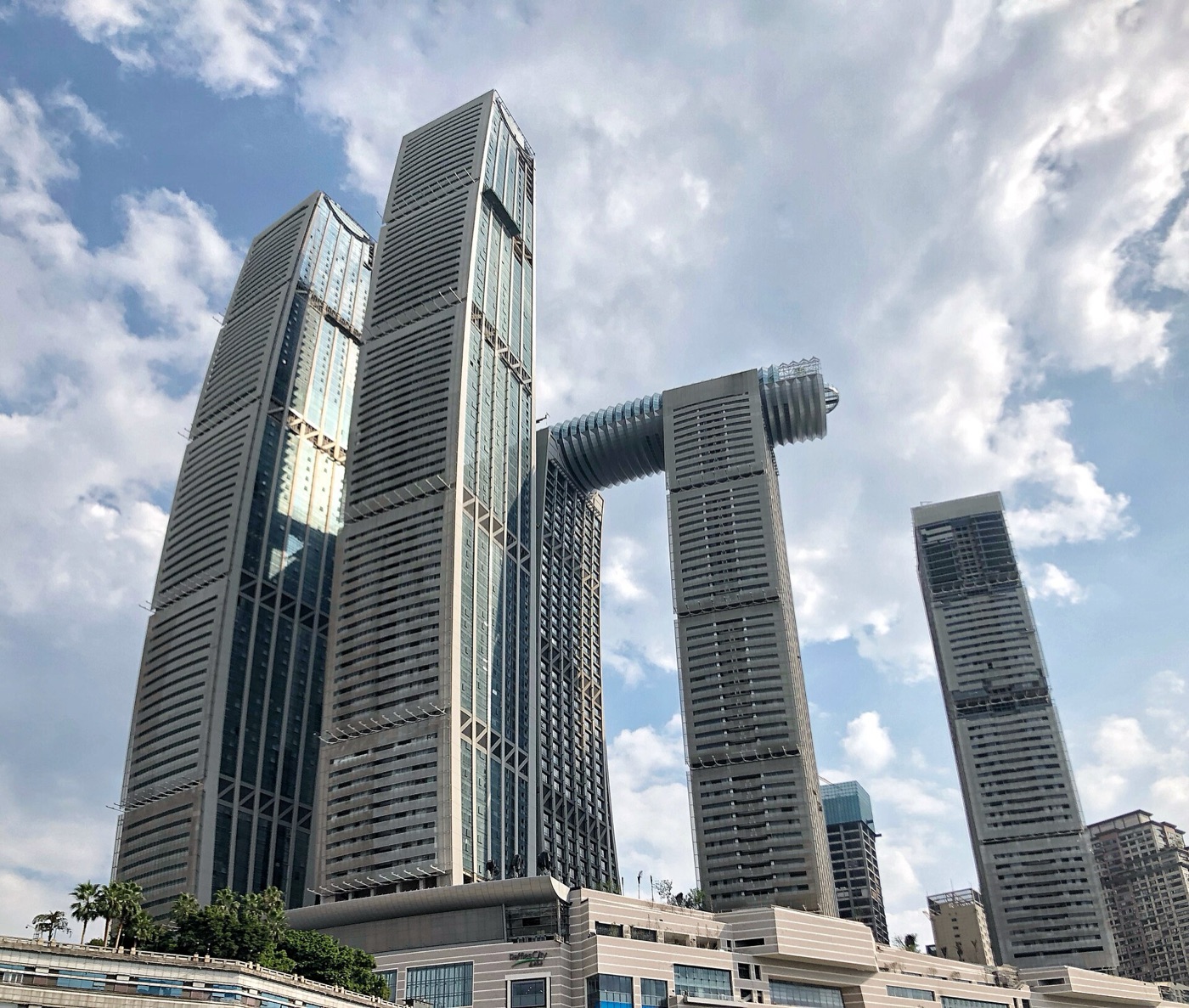 Футуристический Raffles City в Чунцине